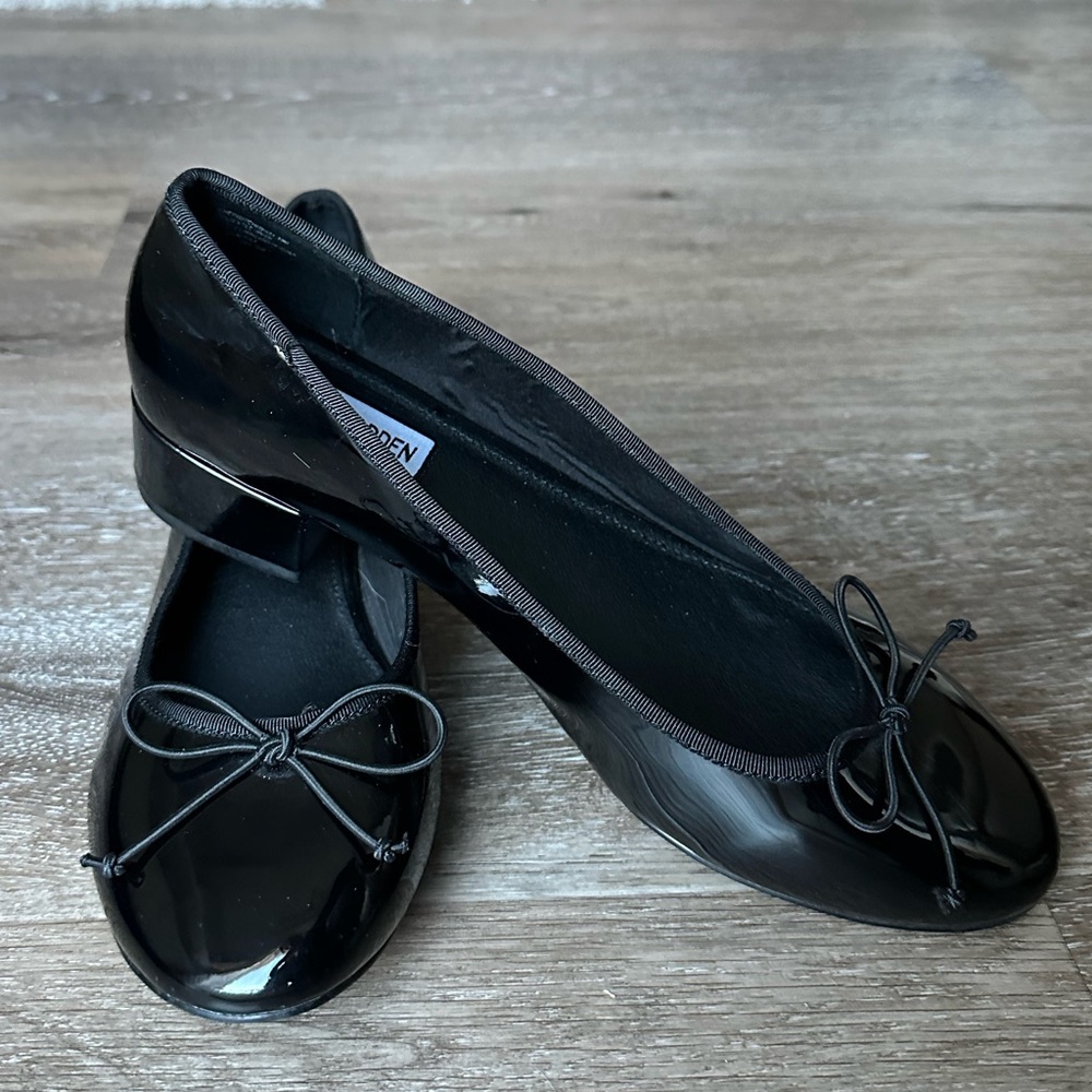 Steve Madden Black Patent Flats with Bow